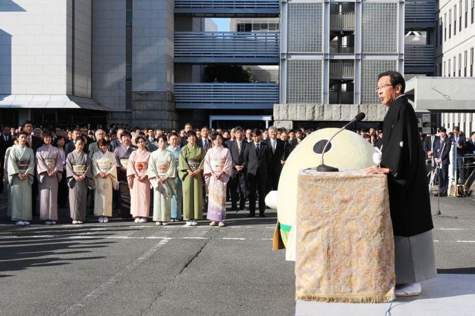 画像：知事就任ごあいさつの様子1