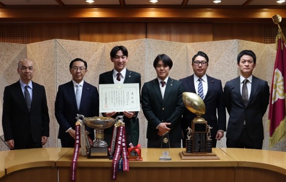 京都府スポーツ賞「優秀賞」表彰式に出席する知事