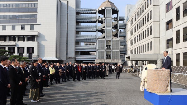 年頭あいさつに出席する知事