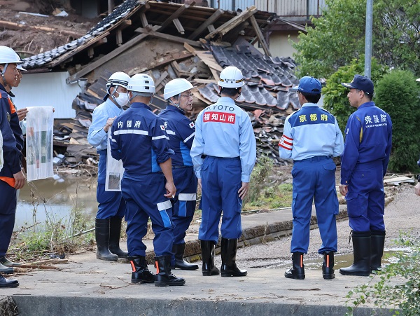 台風第7号に伴う被災地視察及び谷防災担当大臣との意見交換に出席する知事