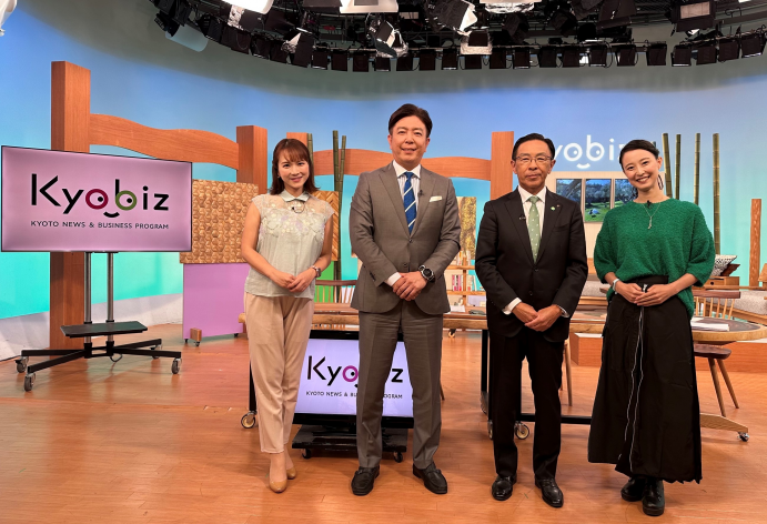 「Kyobiz」に出演する知事