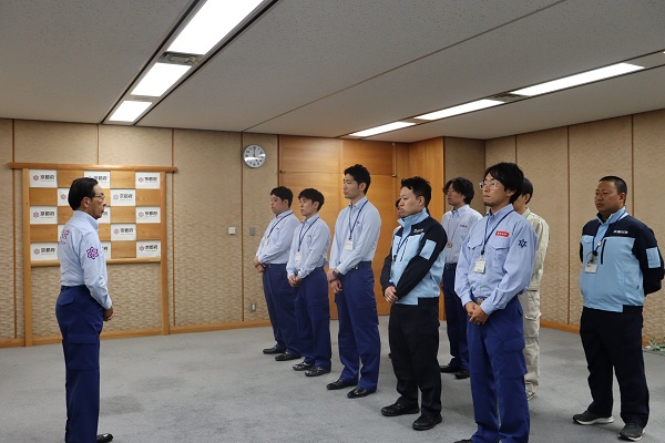 熊本地震被災地へ派遣職員を激励に出席する知事