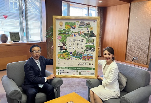 「Kyoto Child Smile(エフエム京都)」の収録に出席する知事