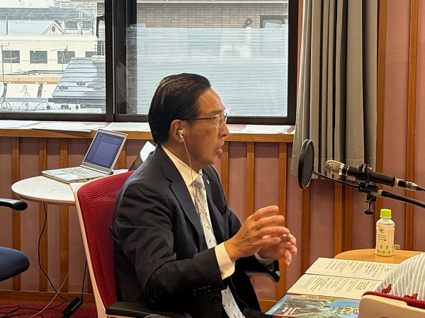 「京都トークRUN」に出演する知事