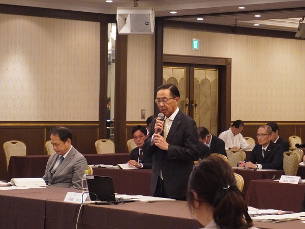 第3回京都府総合計画策定検討委員会に出席する知事