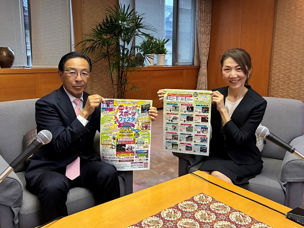 「Kyoto Child Smile(エフエム京都)」の収録に出席する知事