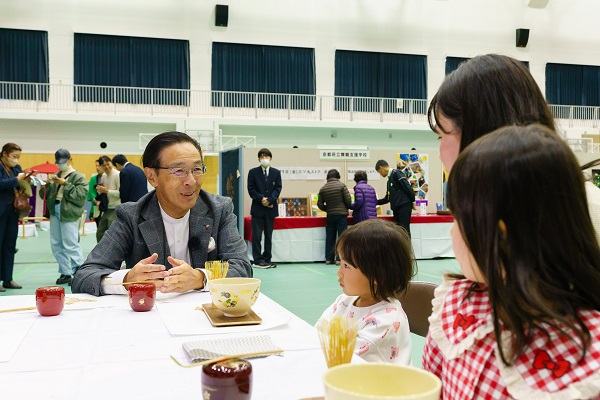 西脇知事と行き活きトークに出席する知事