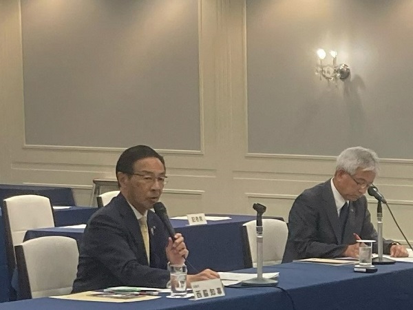 第4回「未来京都・人づくり懇話会」開催に出席する知事