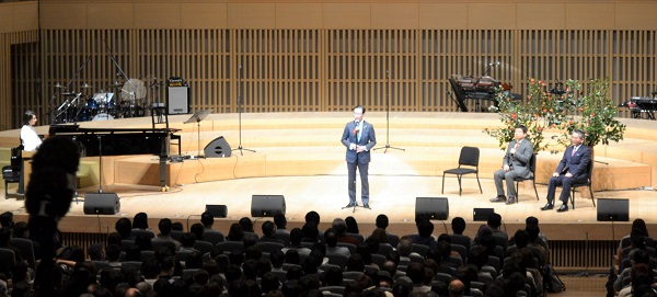 京都音楽祭～府民とつくるミュージックフェスティバル～に出席する知事