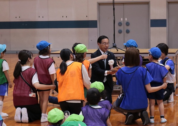 第49回京都府私立幼稚園園児大会（口丹地区園児大会）に出席する知事