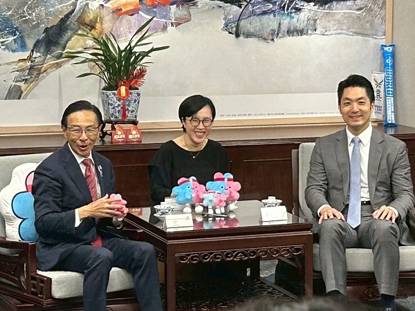 台北市政府市長（ワールドマスターズゲームズ2025大会組織委員会長）との面談に出席する知事