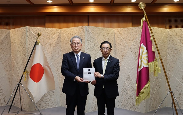 能登半島地震災害義援金に係る寄付の受入に出席する知事