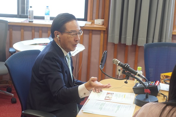 「京都トークRUN」に出演する知事