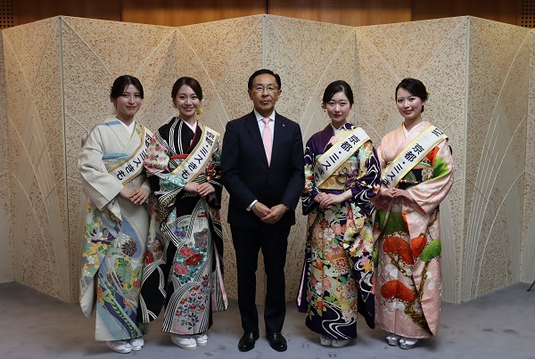 「2026京都・ミスきもの」の表敬訪問に出席する知事