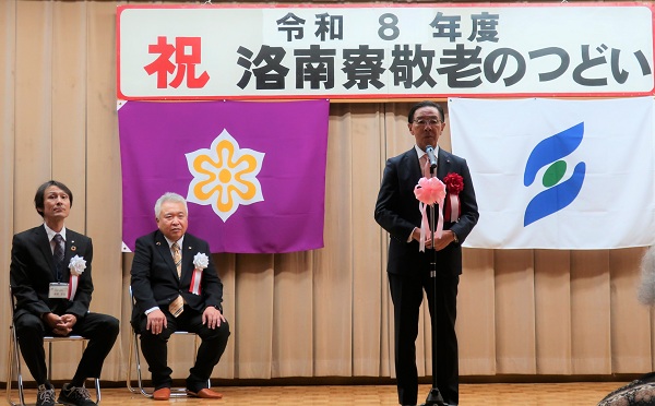 京都府立洛南寮「敬老のつどい」に出席する知事