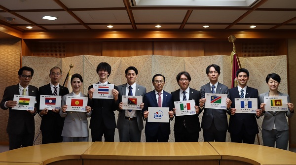 JICAボランティア海外派遣に伴う表敬訪問に出席する知事