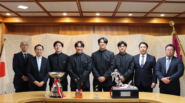 京都府スポーツ特別奨励賞 表彰式に出席する知事