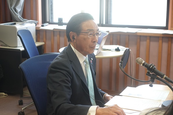 「京都トークRUN」に出演する知事