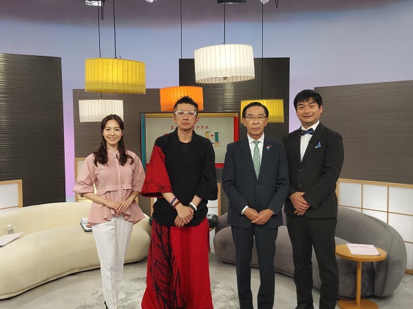 「きょうと経済テラス・キュンと！」に出演する知事