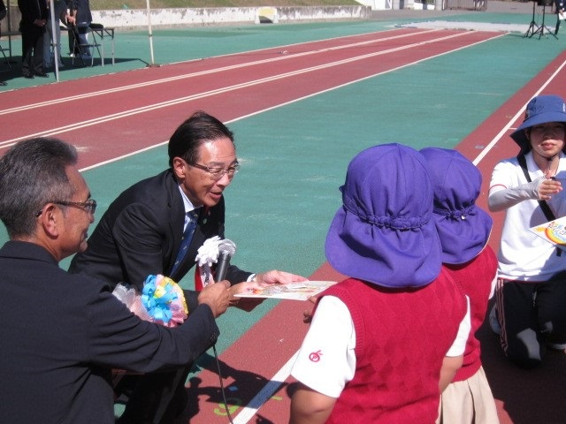 第37回京都府私立幼稚園園児大会（城南地区園児大会）に出席する知事