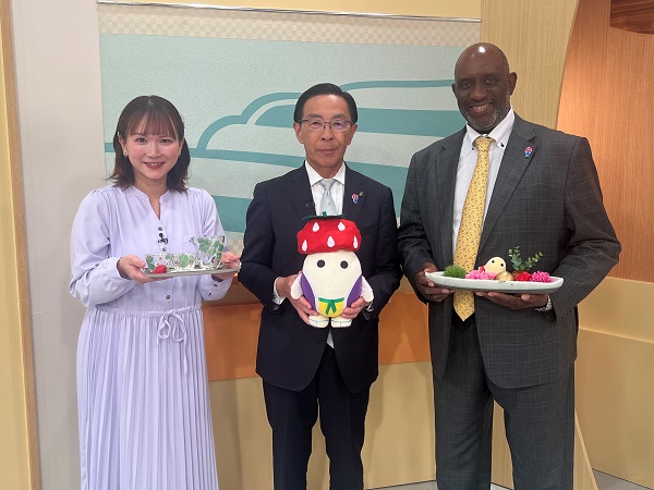 「あったか京都！」に出演する知事