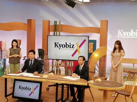 KyobizXに出演する知事