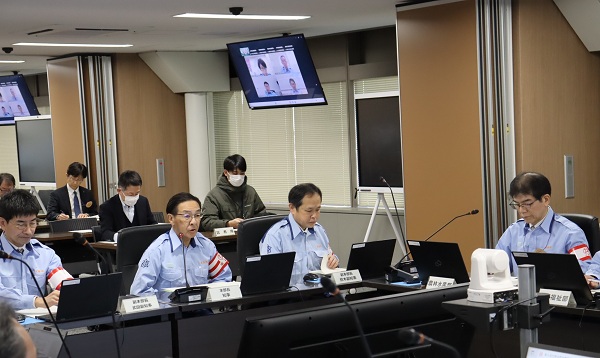 高病原性鳥インフルエンザ等に係る京都府家畜伝染病等対策本部会議（第4回）に出席する知事