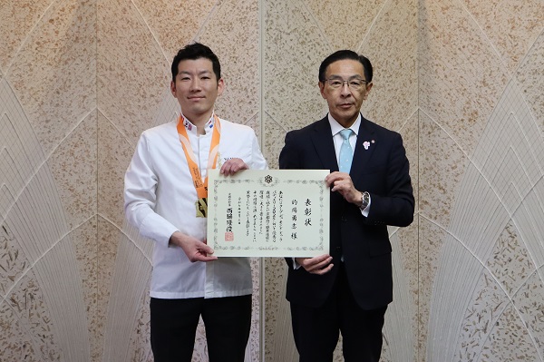 「技能大会優勝者京都府栄誉賞」表彰式に出席する知事