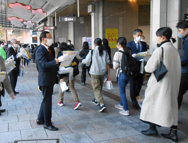 地震保険加入促進の街頭啓発に出席する知事