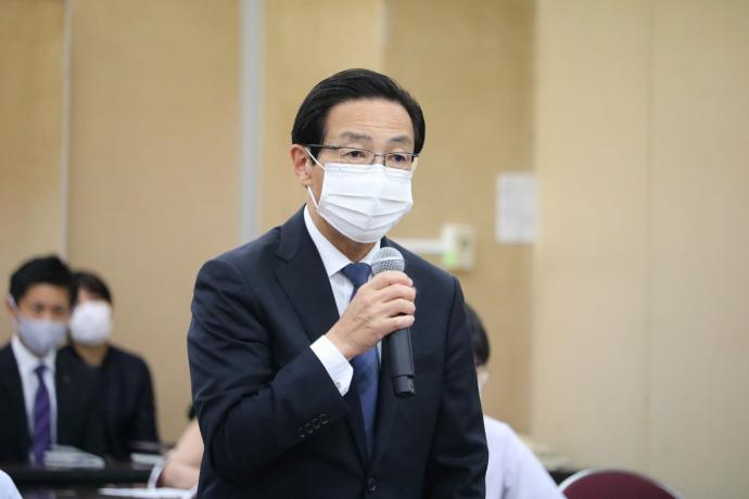 新型コロナウイルス感染症対策専門家会議に出席する知事