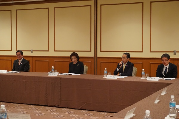 第8回輝く女性応援京都会議に出席する知事