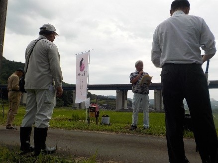 生産者から栽培概要を説明