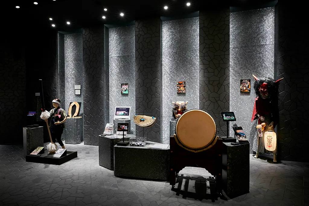 霽れと褻の展示