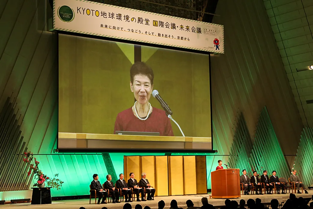 野崎治子氏