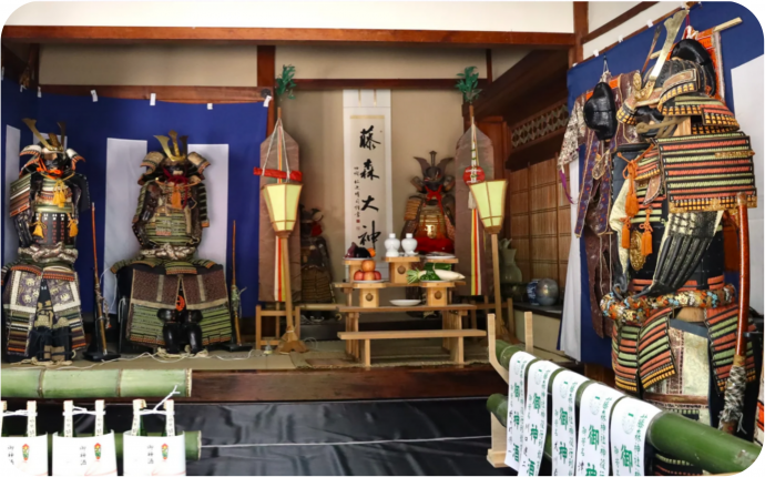 藤森神社武者人形