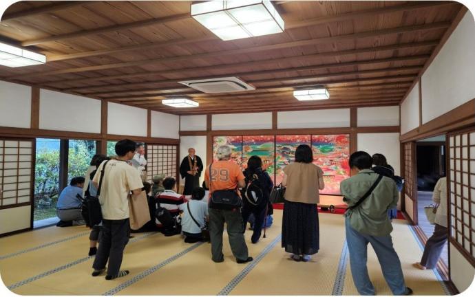 緑陰講座　随心院　講話の様子