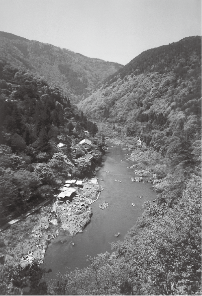 京都市右京区　保津（桂）川の峡谷