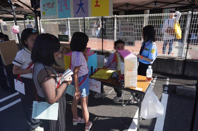 駄菓子屋と子どもたち