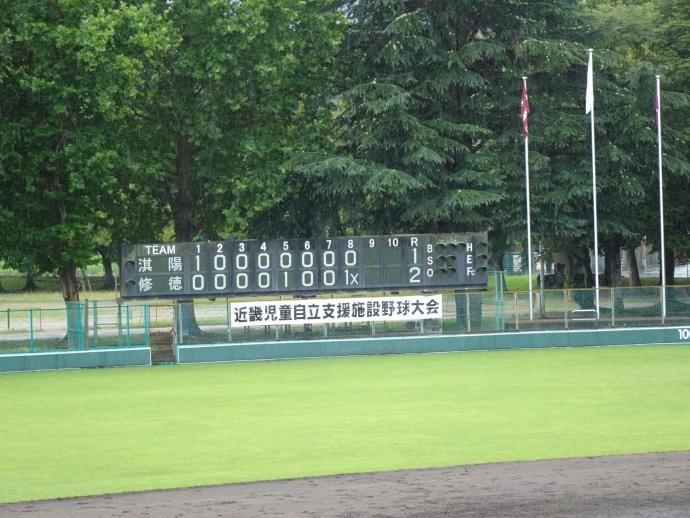 野球の試合風景