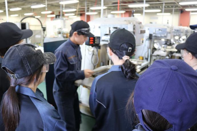 汎用フライス盤の説明している写真