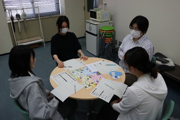 人生すごろくをしている様子1