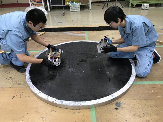 相撲ロボット対戦開始