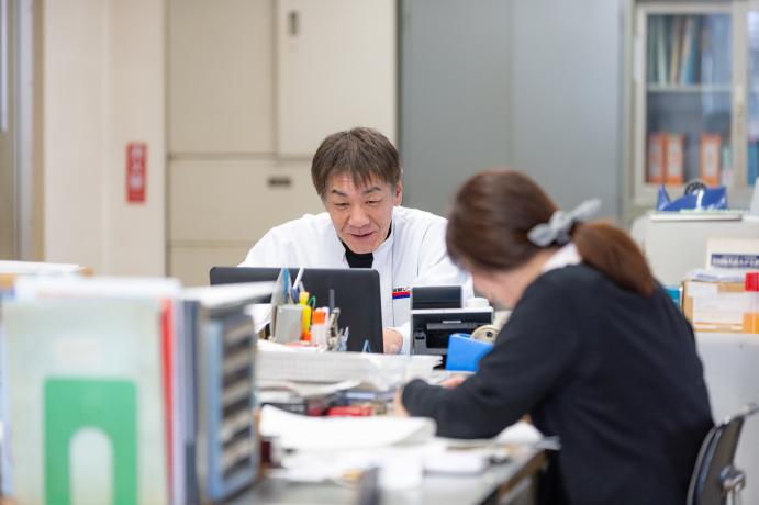 久御山工場工程課事務所の風景