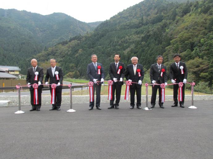 内久保バイパスの式典写真