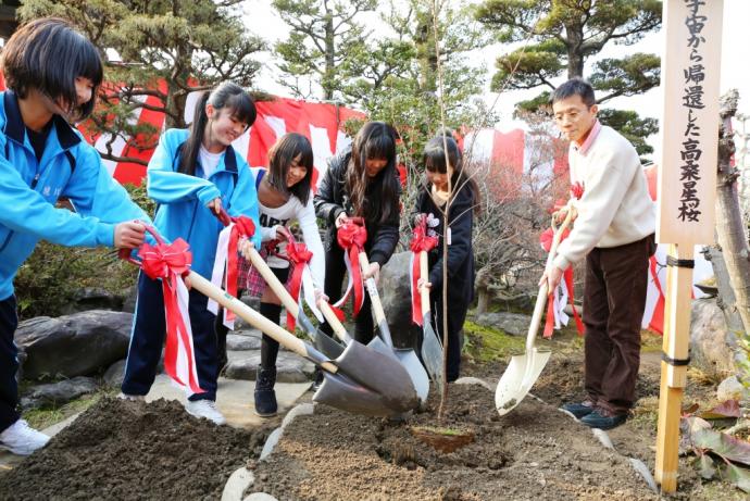 宇宙桜の記念植樹の写真