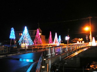 京口橋のイルミネーション（上流左岸から京口橋を望む）