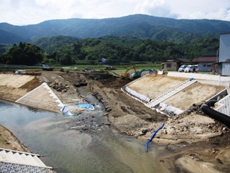 大橋から今福川合流地点を望む