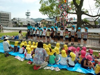 大手川ふれあい広場で開かれた七夕祭りの様子