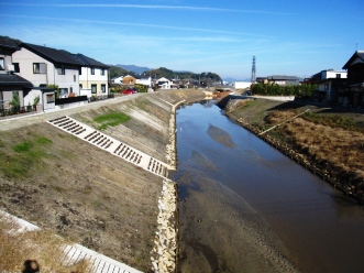 百合が丘橋より下流を望む