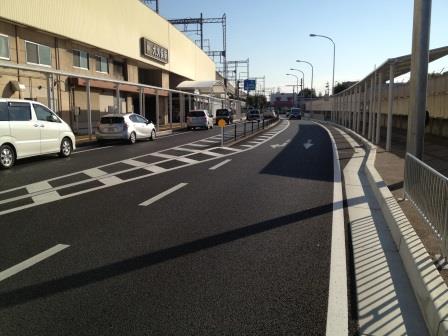 大久保駅西側